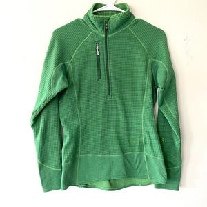 Green Patagonia pullover - small